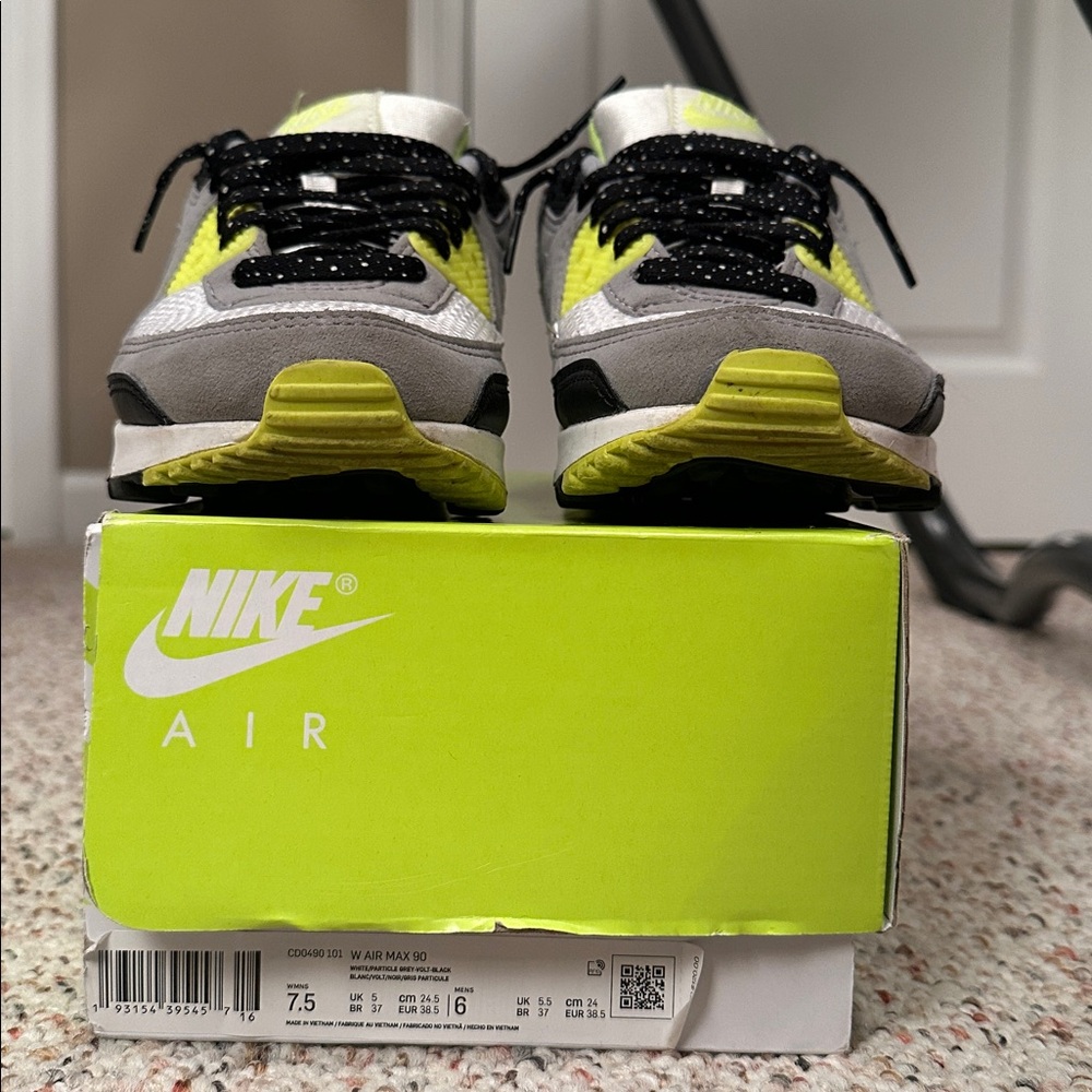 Used Women’s Air Max 90 - Picture 10 of 10